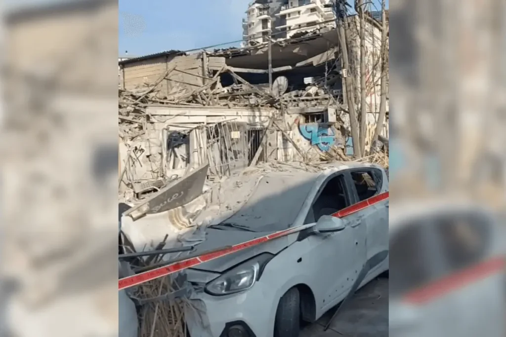 Скриншот из видео Саши Вечканова с разрушениями от ракеты рядом с его домом после бомбардировки Тель-Авива 8 октября 2023. Фото: из личного архива.