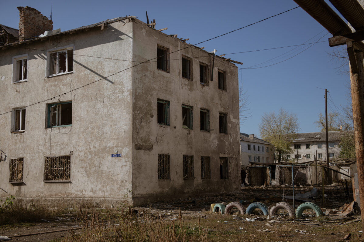 Повреждённое здание в&nbsp;Мирнограде