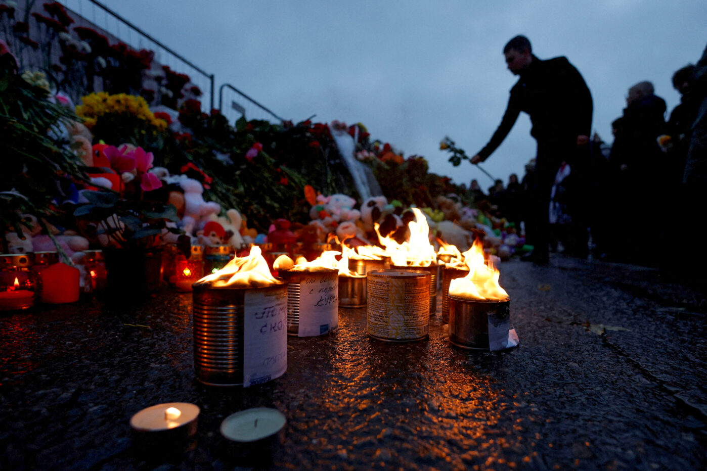Мемориал в память погибших во время теракта в московском «Крокус Сити Холл»