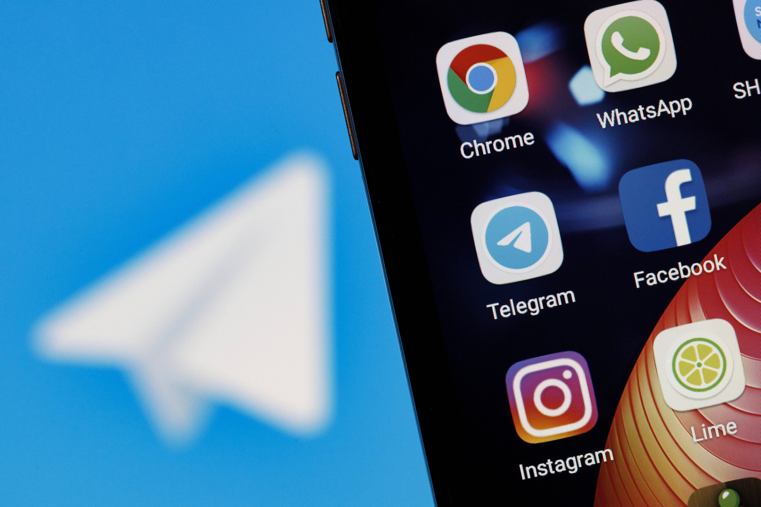 Кремлеботы объяснили сбои в работе звонков в WhatsApp и Telegram «борьбой с мошенниками»