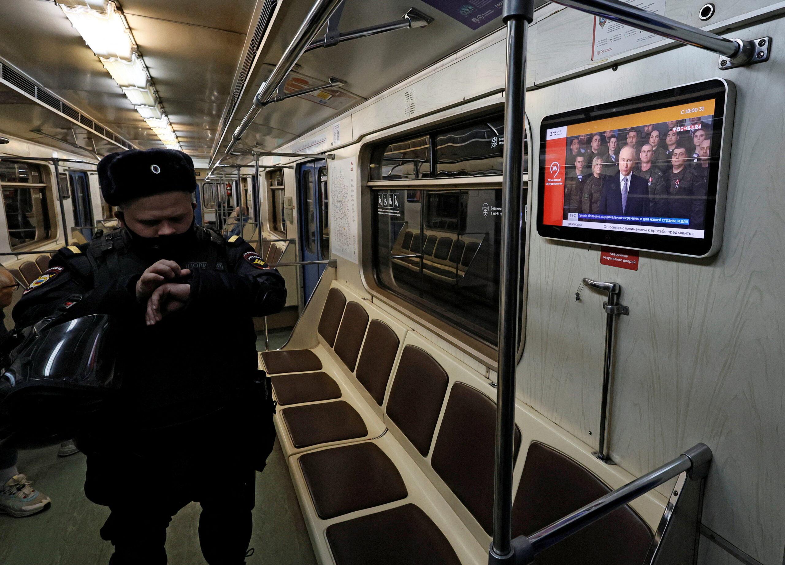 Как менялись новогодние обращения Владимира Путина за 25 лет